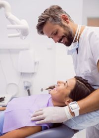 Sorriso saudável e radiante, oferecemos cuidados dentários integrais a preços acessíveis.